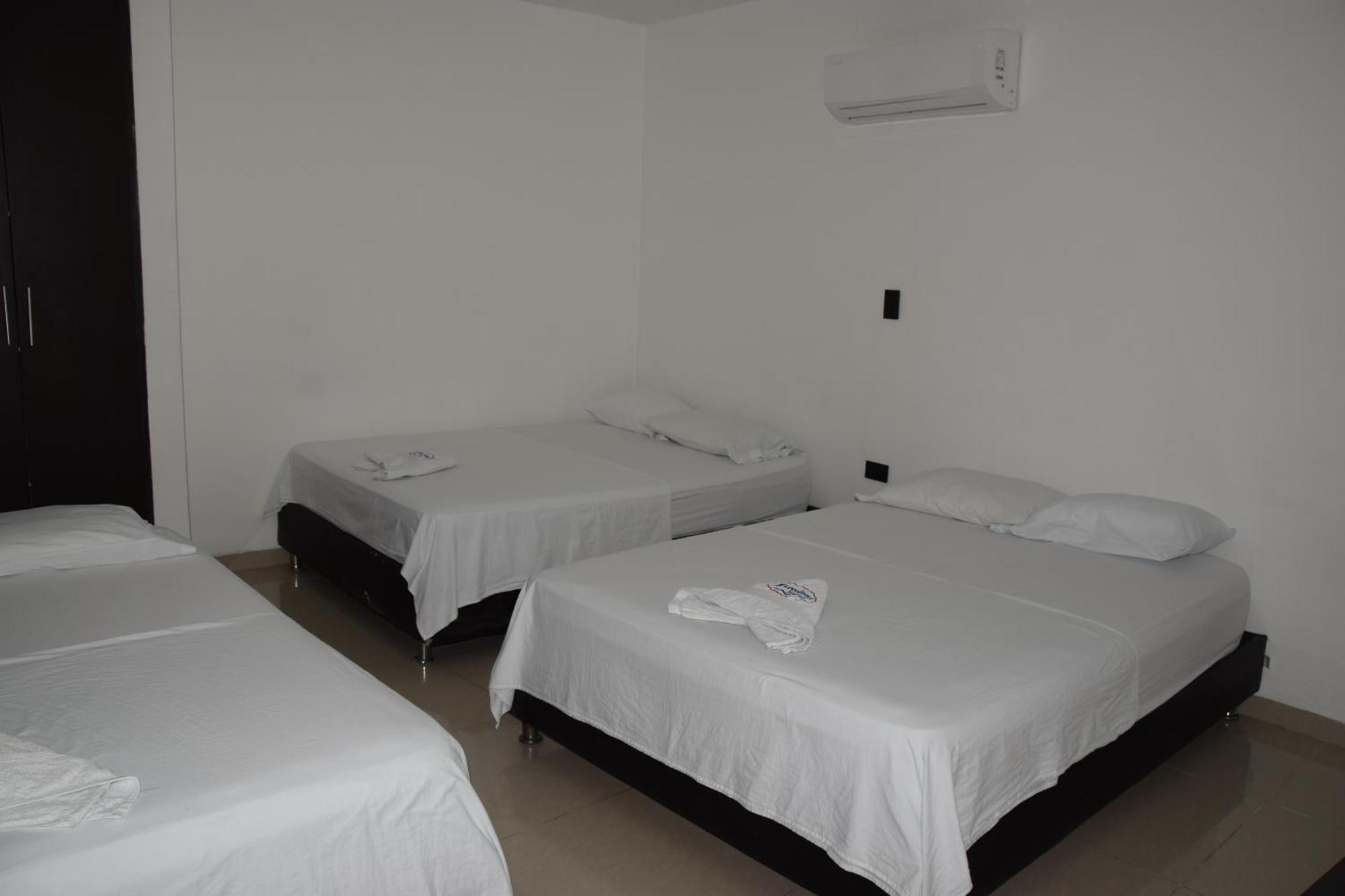 Hotel Barcelona Montería Esterno foto