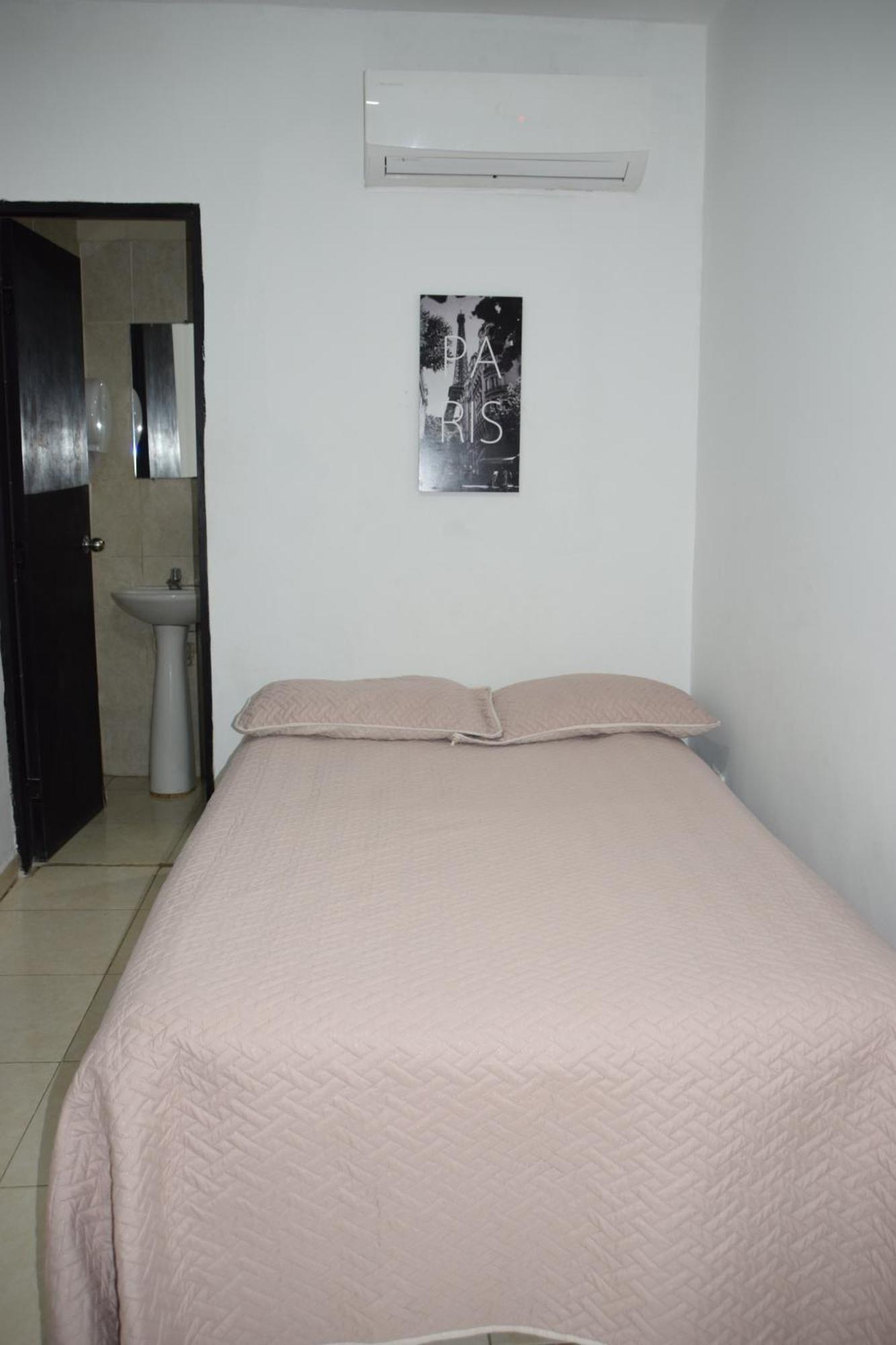 Hotel Barcelona Montería Esterno foto